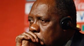 Issa Hayatou, fin de règne pour « l’empereur » du football africain ?