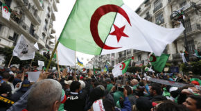 Le départ de Bouteflika précipite l’Algérie dans le doute